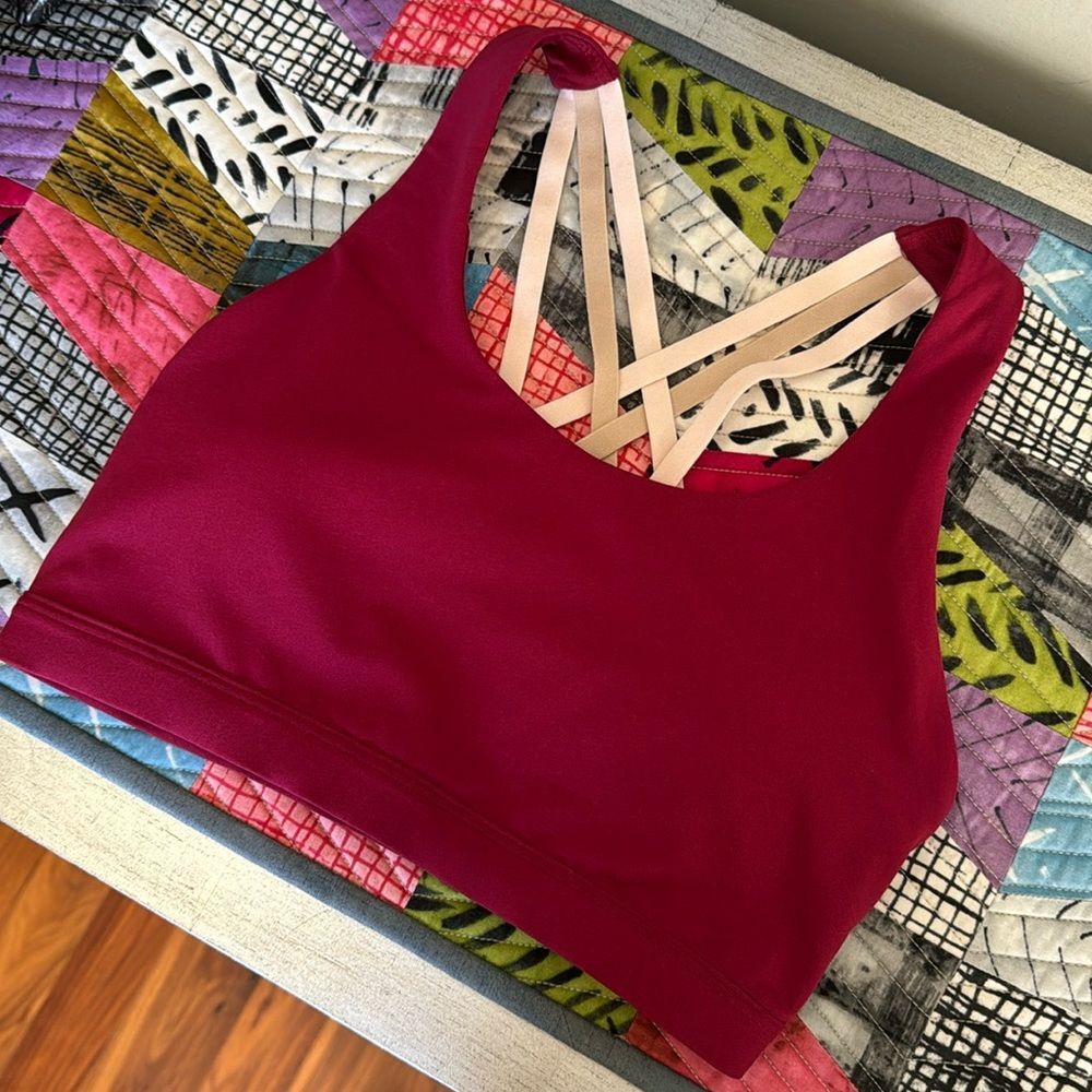 Fabletics Sports Bra Kessler Medium Impact Sz XS NWT Cherry Burst/Multi